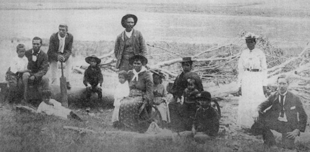 Darkinung Family Portrait (Saunders, Everingham & Barber). Taken for the Hall Family at Lilburndale homestead 1915. Ford, 2012